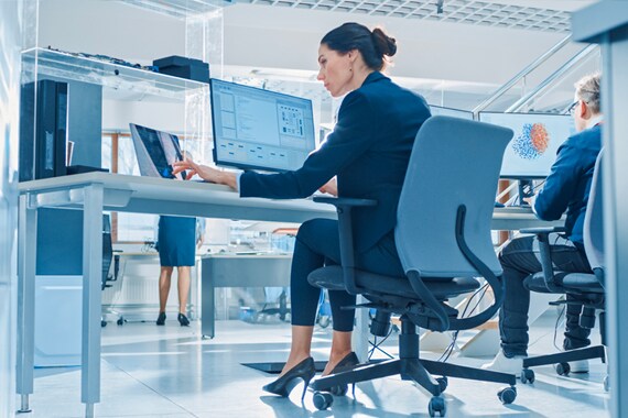 azure experience image of worker at desk